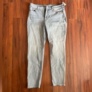 NEW! Old Navy. 16. High-Rise OG Straight. Secret-Smooth Pockets. Light wash.